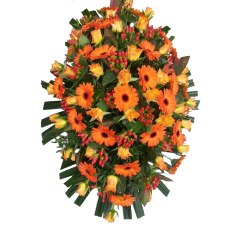 Langwerpig bloemstuk oranje/rood/groen